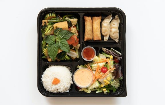 What can be expected when ordering Thai cuisine?